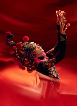 丝路云裳盛装中国}