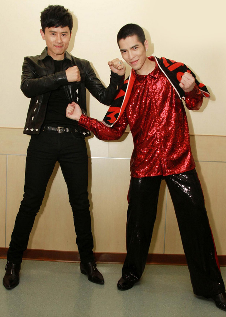 2015超级巨星红白艺能大赏}