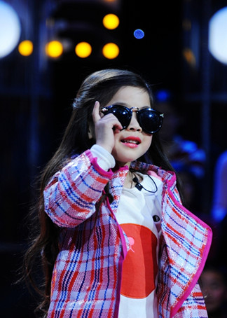 谁能逗乐喜剧明星}